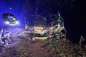 Pijany wjechał w ogrodzenie i wywrócił auto